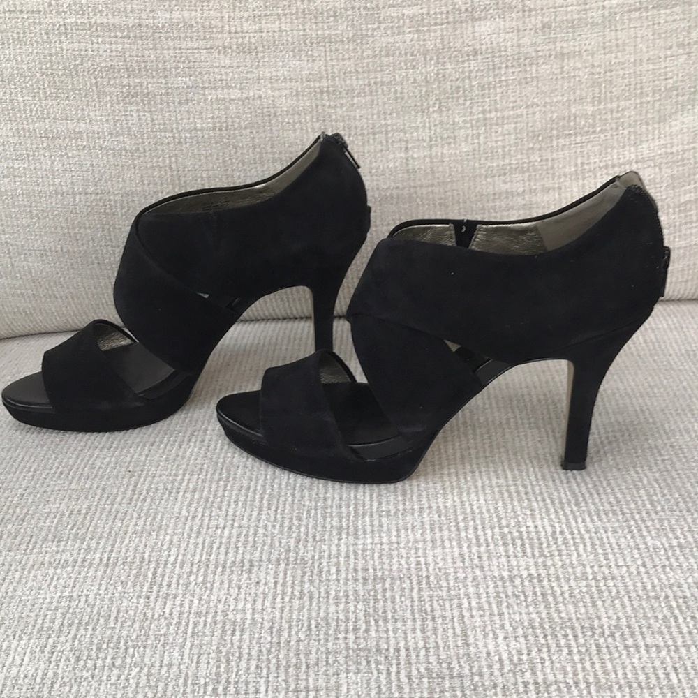 BANANA REPUBLIC Aretha suede heels